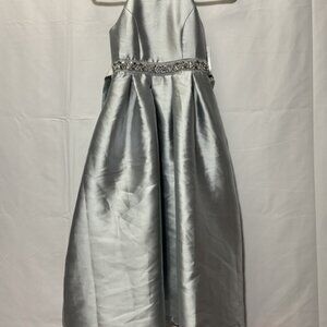 Beautiful Speechless Fully Lined Kids Silver Formal Sleeveless Dress. Size 7